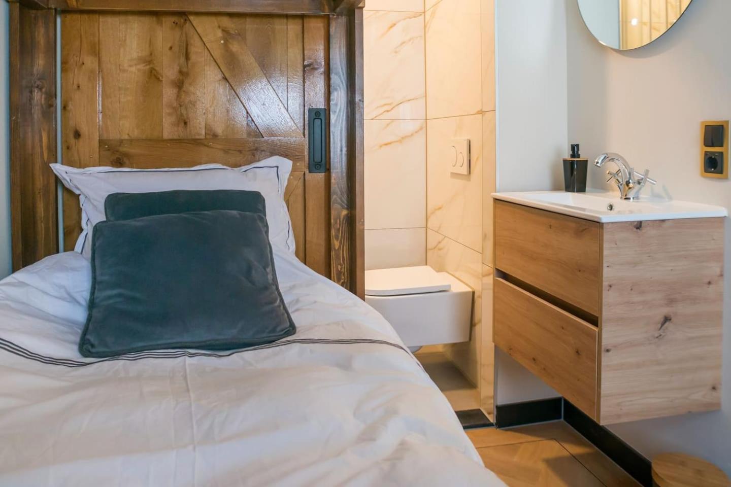 Petite Room With Wifi, Ac, And Shared Kitchen Tilburg Esterno foto