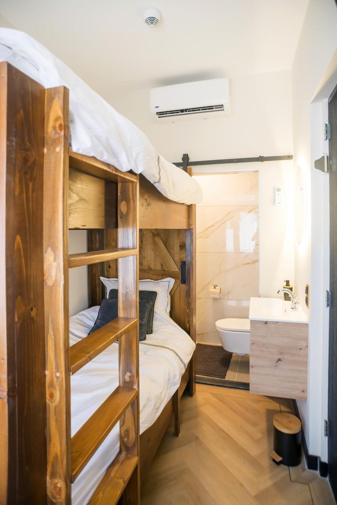 Petite Room With Wifi, Ac, And Shared Kitchen Tilburg Esterno foto