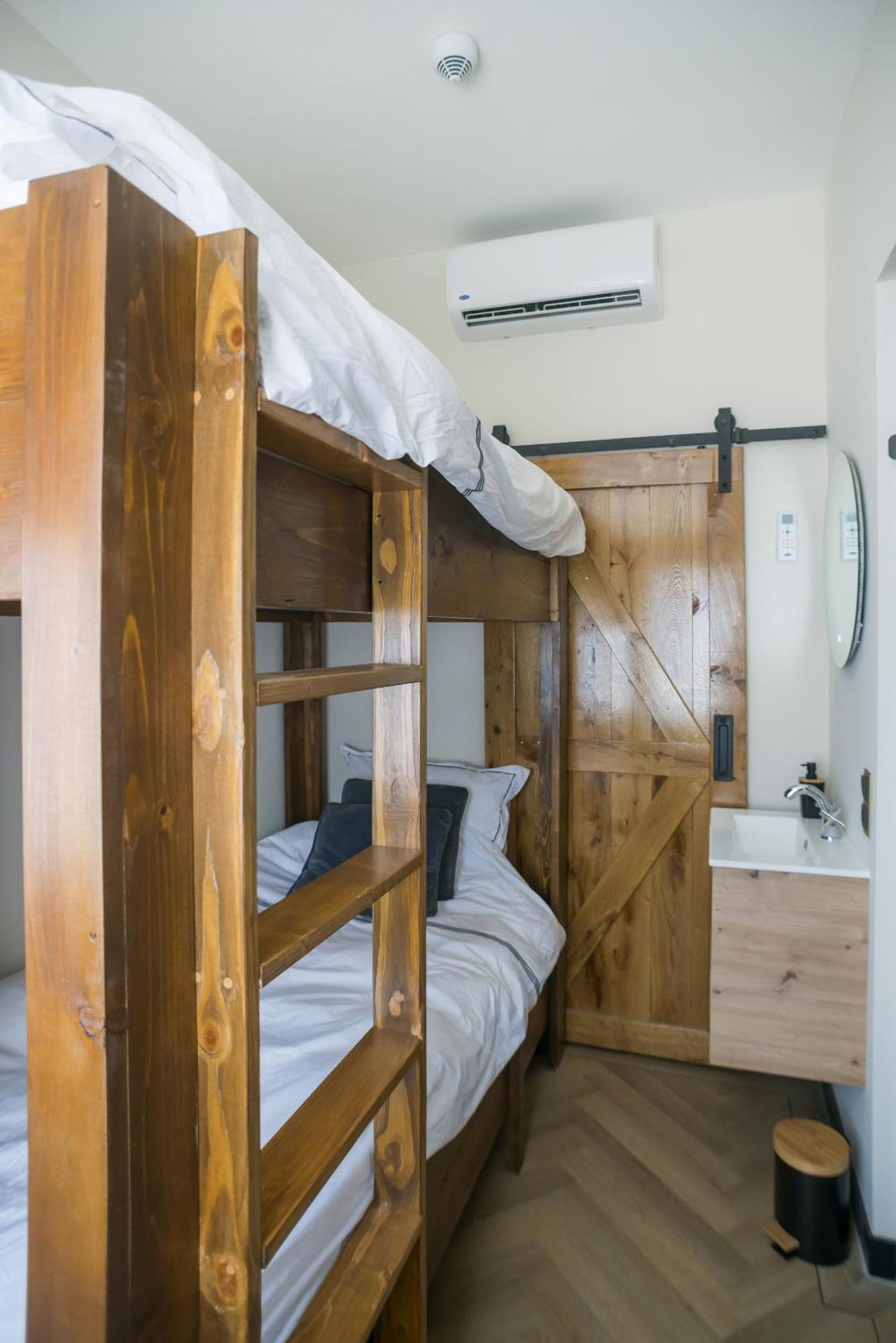 Petite Room With Wifi, Ac, And Shared Kitchen Tilburg Esterno foto