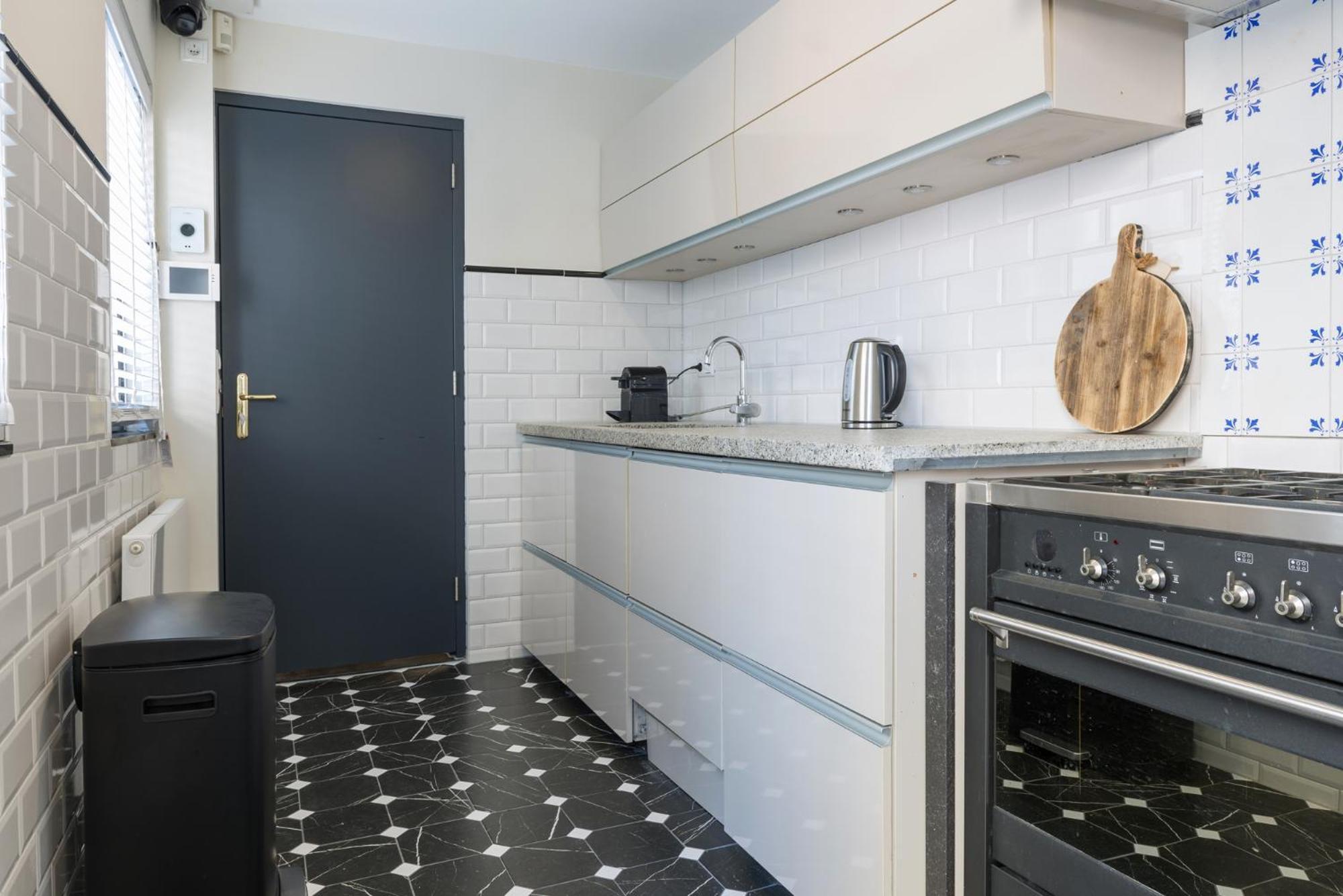 Petite Room With Wifi, Ac, And Shared Kitchen Tilburg Esterno foto