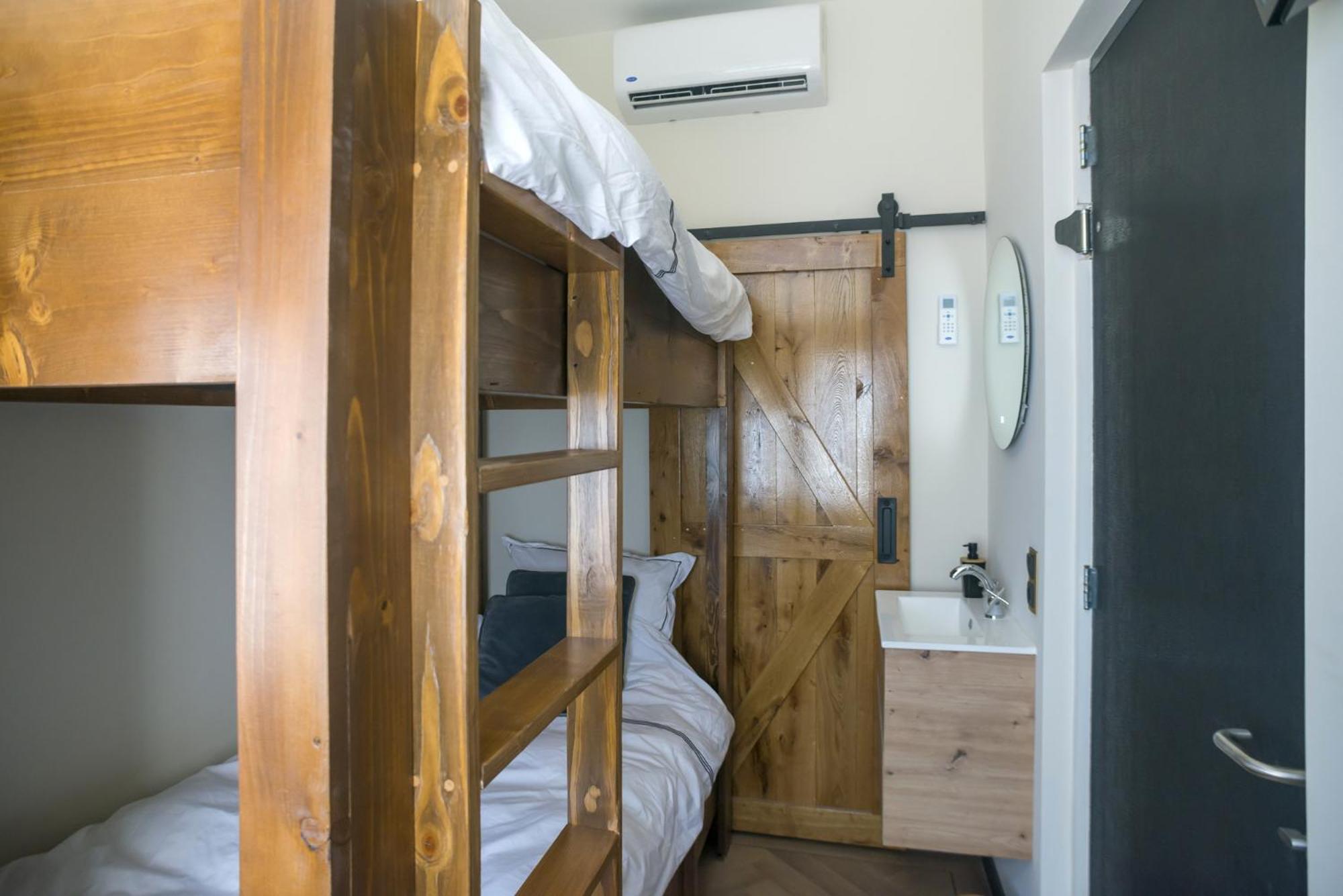 Petite Room With Wifi, Ac, And Shared Kitchen Tilburg Esterno foto
